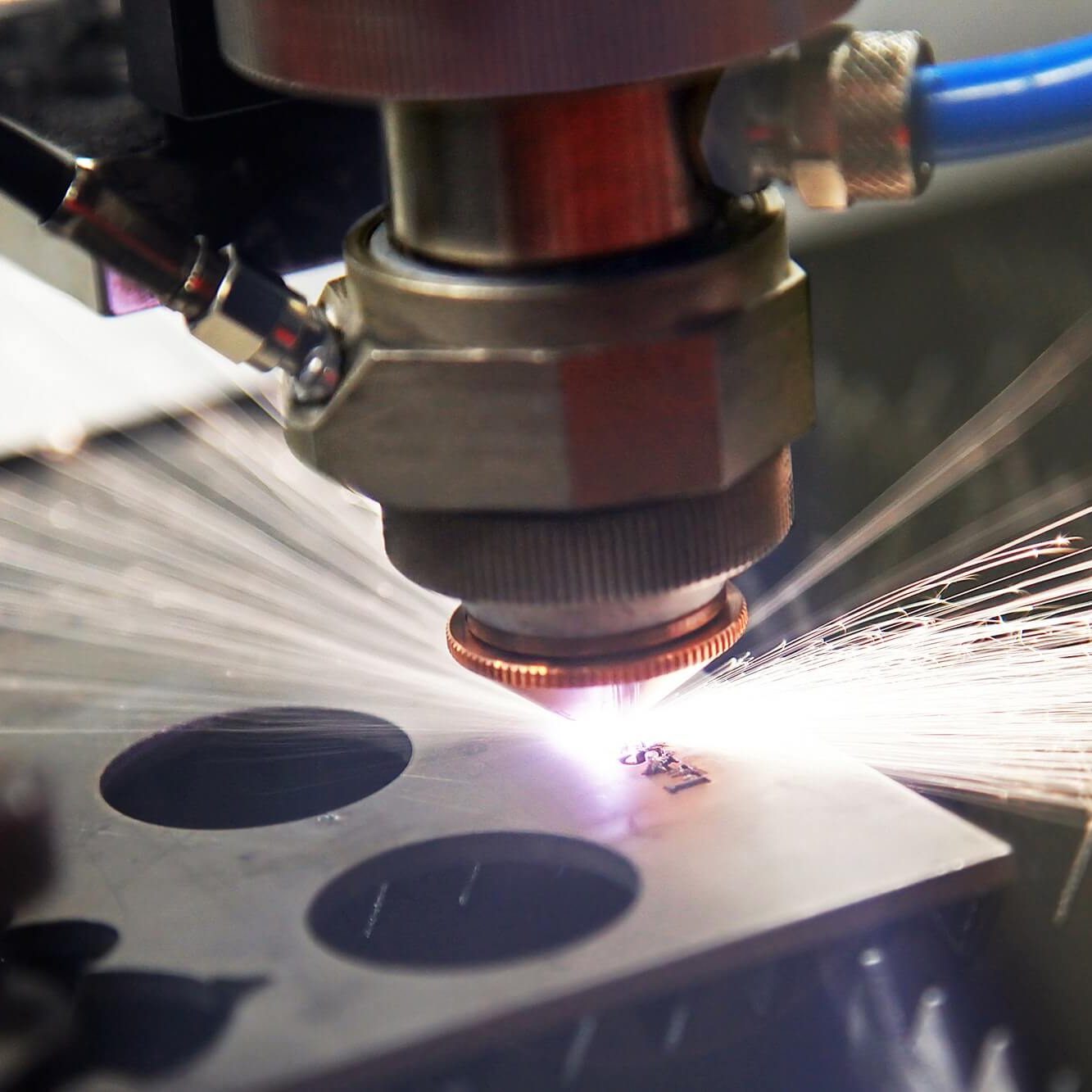 Cutting steel with a laser 1.jpg